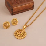 Beautiful antique gold pendant set for women - Image 2