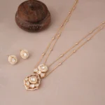 Stunning kundan layer gold plated pendant set - Image 2