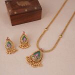 Long antique gold emerald stone pendant set - Image 4