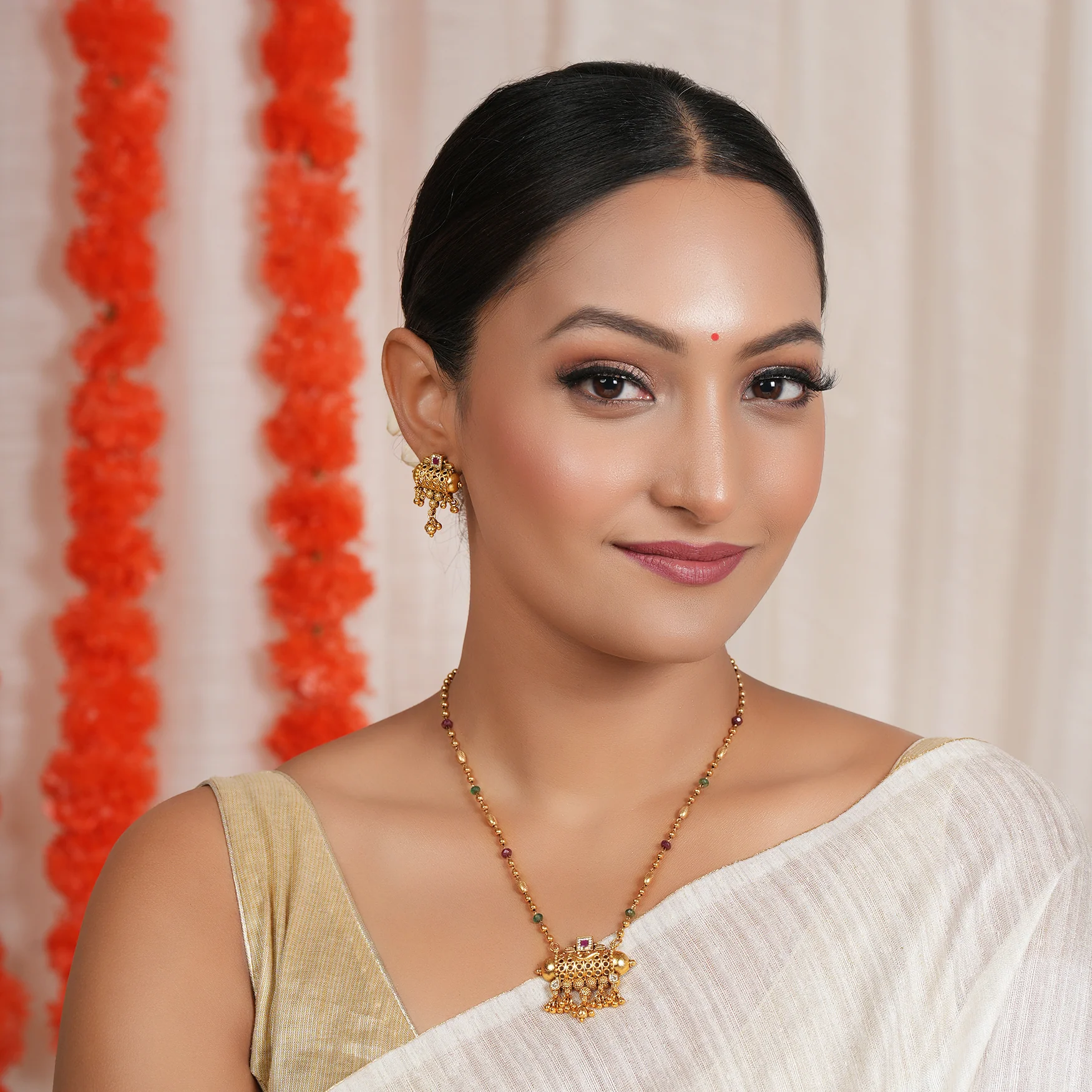 2129.2 Long elegant stone antique gold pendant set - Image 1